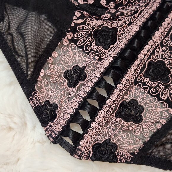 Embroidered Floral Bustier Top - Picture 2 of 7